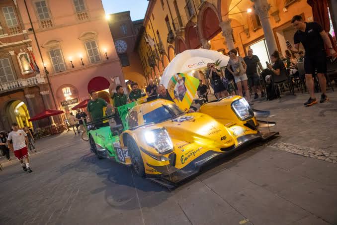 Prototipo LMP2 della European Le Mans Series esposto nel centro storico di Imola