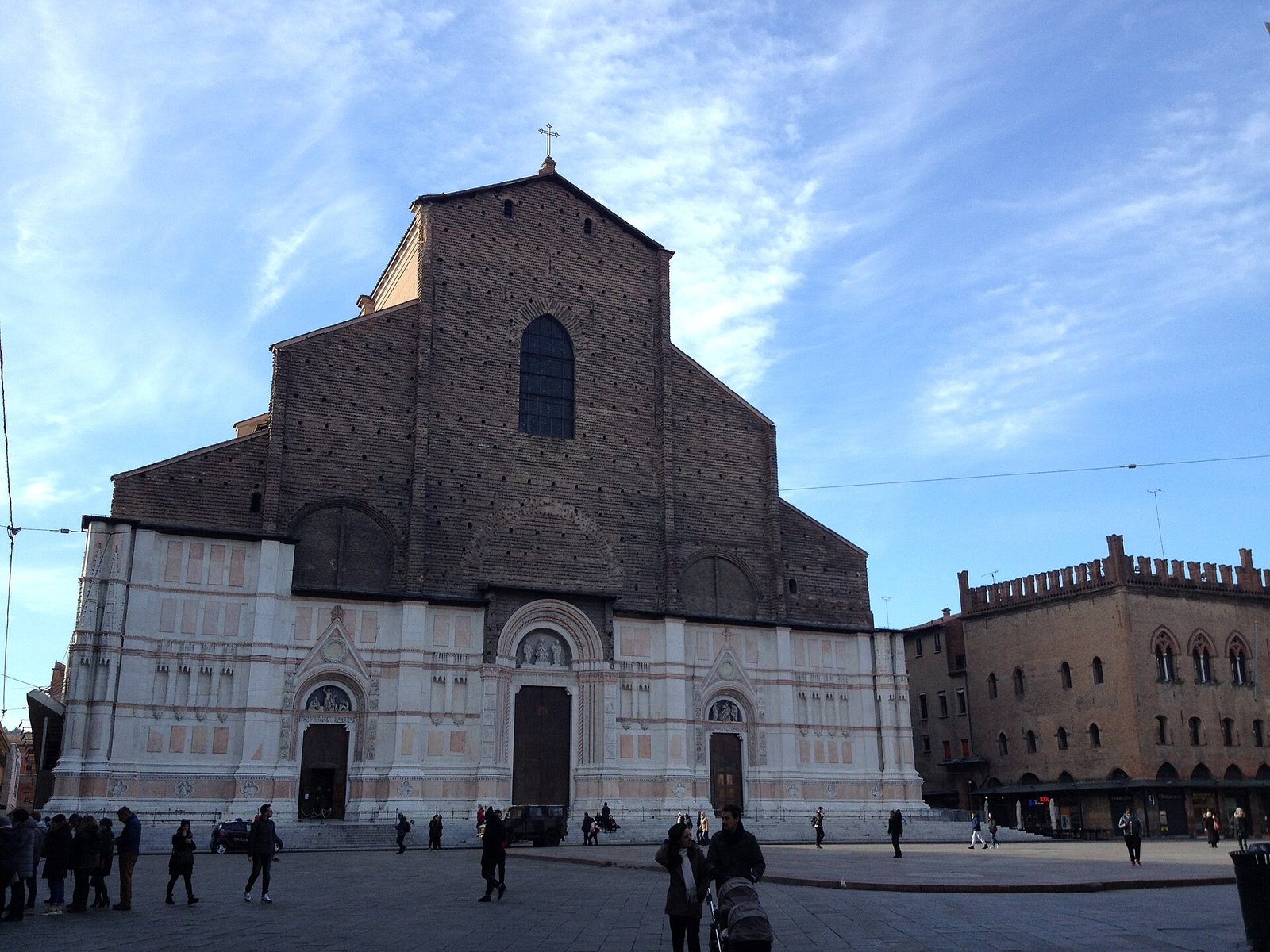 La facciata rimasta incompiuta della Basilica di San Petronio in Piazza Maggiore a Bologna