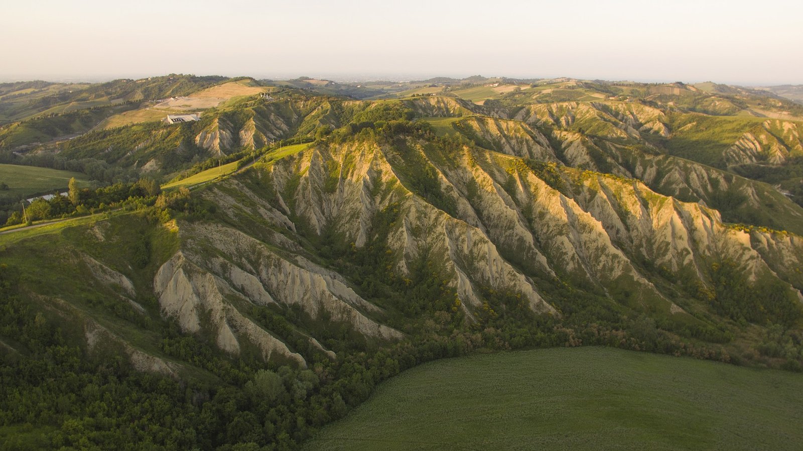 Calanchi e colline della Vena del Gesso Romagnola nella Valle del Santerno