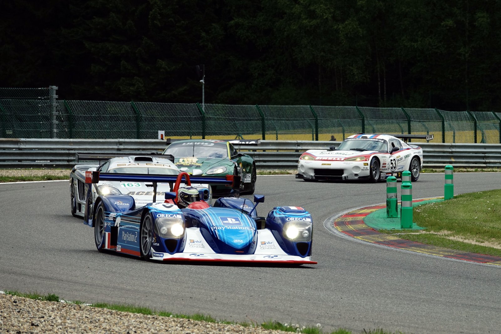 Prototipi e GT della griglia Endurance Racing Legends di Peter Auto in pista