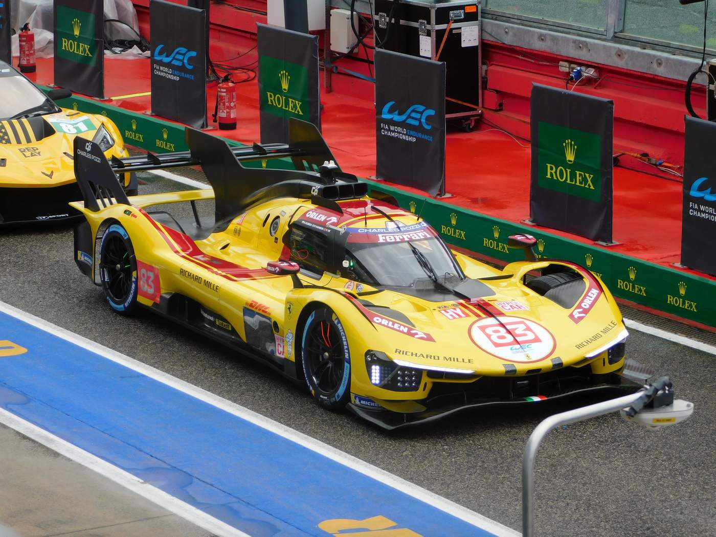 La Ferrari 499P gialla numero 83 di AF Corse nella pit lane dell'Autodromo di Imola durante la 6 Ore del FIA WEC 2025